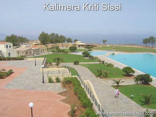 Kalimera Kriti in Sissi, groot all inclusive resort in Sissi. Eigen zandstrand in stille baai, zeer mooie ligging, rustieke dorpjes in de buurt.