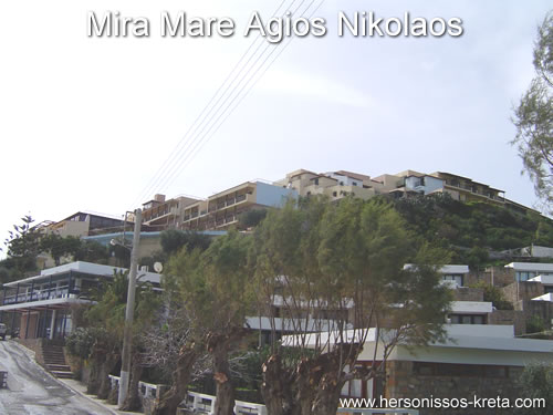 hotel mira mare agios nikolaos. oostelijk van agios nikolaos, mooi gelegen, aan zee, uitzicht over zee.