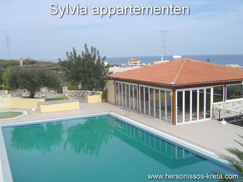 Sylvia appartementen, chersonissos, hersonissos. Nabij koutouloufari, mooi zwembad, 10 minuten vanaf star beach.