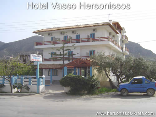 Vasso hotel Chersonissos Kreta, aan de hoofdweg van hersonissos. Alles onder hanbereik, busverbinding voor de deur. Zwembad poolbar. Chersonissos Kreta.