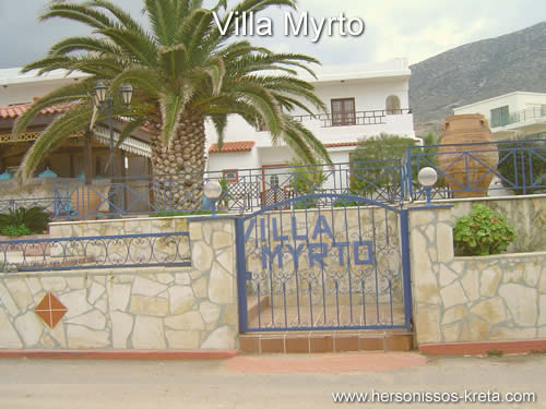 Villa myrto chersonissos, naast star beach, gezellig complex met mooie poolbar en zwembad. Authentieke bouw. Chersonissos kreta.